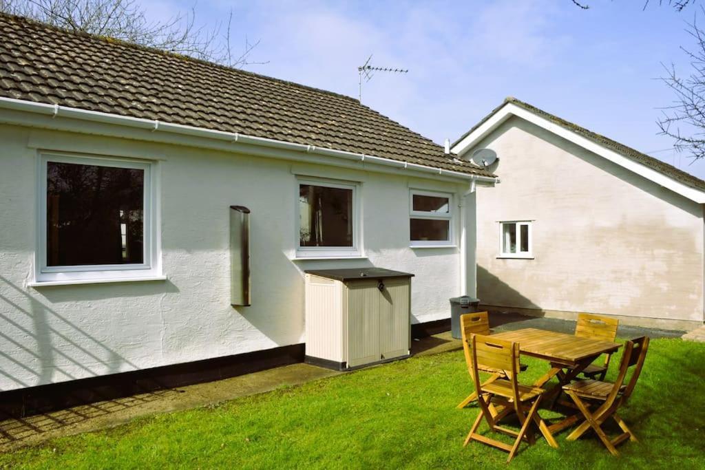 Ocean Breeze, Gower Holiday Village. Allows Dogs 斯旺西 外观 照片