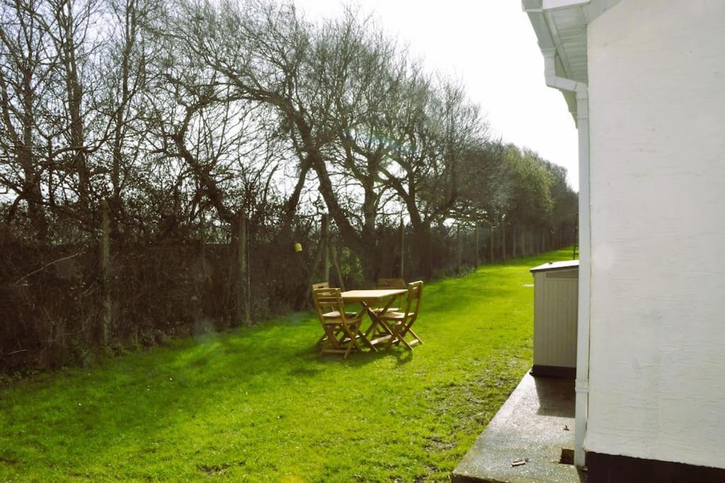 Ocean Breeze, Gower Holiday Village. Allows Dogs 斯旺西 外观 照片